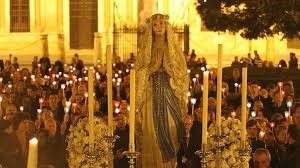 Oraciónes a nuestra señora de lourdes «santísima virgen de lourdes, que a ninguno desamparas ni desechas, mírame con ojos de piedad y alcánzame de tu hijo perdón de mis pecados para que con devoto afecto celebre tu santa e inmaculada concepción, en tu milagrosa imagen de lourdes y. La Virgen De Lourdes Camino De Las Teresas En Rosario De Antorchas