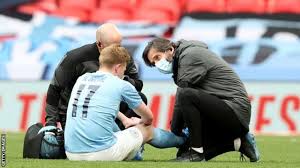 Kevin de bruyne will be out for a while after suffering a hamstring injury during manchester city's win at bournemouth, says pep guardiola. Kevin De Bruyne Injury Manchester City Player To Miss At Least One Game Bbc Sport