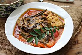 Hari ini saya ingin kongsikan resepi kari ikan merah. Kari Kepala Ikan Merah Resepi Terbaik Kari Serikaya Ubi