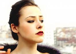 Beskæftiger sig med snobber