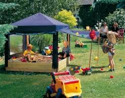 Test Des Sandkasten Benjamin Mit Blauem Dach Und Windschutz