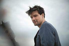 Данила родился в москве, воспитывался родственниками с двумя братьями. Danila Kozlovskij Snimet Film O Chernobylskoj Katastrofe