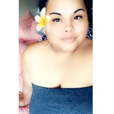 Elisha Lynn's Instagram, Twitter & Facebook