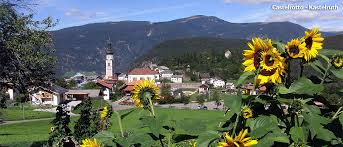 L'appartamento è situato al piano terra di una casa plurifamiliare ed è composto da un ingresso, soggiorno/cottura con camera da letto e bagno, con doccia,. Castelrotto Hotels Apartments Book Accommodations Directly