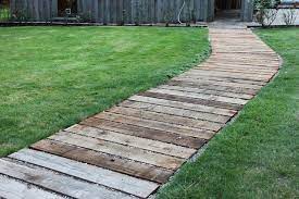 decoration paysagere traverses paysageres en bois traverses de chemin de fer realisations traverses p bordure jardin bois idee allee de jardin traverse bois