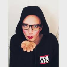 Nico semsrott sitzt für die partei im europaparlament. Nico Semsrott Ar Twitter L I Ebe So Dass Die Afd Was Dagegen Hatte Valentinstag Valentines