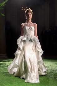 Enzo Miccio Le Jardin Suspendu Nella Stupenda Cornice Di Palazzo Durini A Milano Ecco I Migliori Scatti Dei 14 Splendidi Modelli Di Abiti Da Sposa Firmati Da En