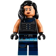 She has a brilliant mind for strategy and just wants to live a peaceful life. Lego Cara Dune Minifigur Brick Owl Lego Marktplatz