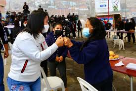 Keiko fujimori esperó para debatir frente al penal santa mónica al candidato presidencial pedro castillo a través de su cuenta de twitter, keiko fujimori anunció que esperará a pedro castillo. 0pkicucldevuim