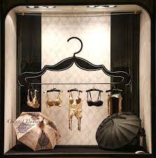 pin von sinem demir auf perlea werbedisplays shop innenarchitektur vitrine design