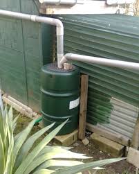 Trop plein recuperateur d eau. Utiliser Un Fut Alimentaire En Recuperateur D Eau Nos Conseils