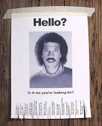 Aprilskämt är en typ av practical joke som tillämpas över stora delar av världen den 1 april. Lionel Richie Hello Is It Me You Re Looking For Aprilskamt Rolig Humor Roliga Citat