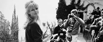 Brigitte bardot ich hätte es nur. Trend Frisur Curtain Bangs Pony Tragt Man Jetzt Wie Brigitte Bardot