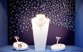Maison Van Cleef Arpels Jewelry And High Jewelry Since 1906 Dessin De Bijoux Meuble Vitrine Joaillerie