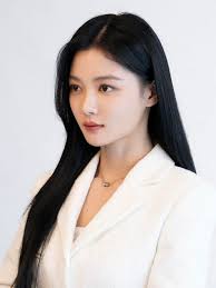 Who is your favorite actress, Kim Yoo Jung or Lusy Zhao?