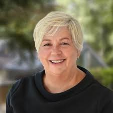 Miracles do happen. After 3 years of not being able to travel home due to  Covid and the current administration's ridiculous treatment of US Visa  holders, followed by the absolute hell of