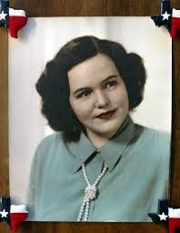 Aubrey Estes's Instagram, Twitter & Facebook