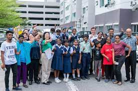 Rumah panjang jinjang utara ialah projek perumahan sementara dbkl dari tahun 90an tetapi sudah berlarutan sehingga kini dan penduduk masih lagi tidak. Help University Donates Van To Rumah Panjang Jinjang Utara Help University