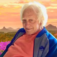 Maleny Artist, Ken Wenzel, born in Brisbane in 1930, began painting at  fourteen using his mother's paints. At fifteen, he won the Sunday Mail  children's art competition and received a 'Highly Commended.'