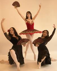 Spice up your weekend with our Hot Chocolate dance this Sunday at 6pm 🍫  Tap the link in our bio for tickets to savor a performance as rich as  chocolate!