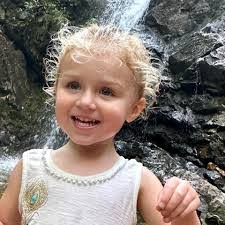 Vanessa Stringer's Instagram, Twitter & Facebook