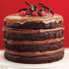 Gateau Etage Au Chocolat Et Au Caramel Coupdepouce Com Food Let Them Eat Cake Desserts