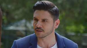 Tolgahan sayışman'ın zengin ve başarılı bir iş adamı olan yiğit kozan'ı canlandırdığı dizide genç ve güzel oyuncu amine gülşe de yer alıyor. Asla Vazgecmem Bu Aksam Show Tv De