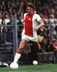 Bovendien, in een tabel, de gemiddelde leeftijd, de cumulatieve marktwaarde en de gemiddelde marktwaarde van de speler, een keer gesorteerd. 900 Ideeen Over Voetbal In 2021 Voetbal Johan Neeskens Frank Rijkaard