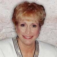 Marie Peat's Instagram, Twitter & Facebook