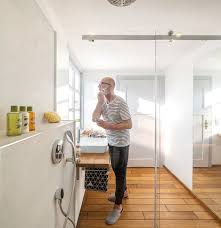 Ideale lichtverhältnisse im badezimmer werden durch eine kombination aus grundbeleuchtung, spiegelbeleuchtung und dekorativem licht geschaffen. Es Werde Licht Bad Beleuchtung