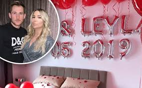 At the start of the season, midfielder izet hajrovic switched his international allegiances from switzerland to bosnia. Nemam Rijeci Evo Sto Je Izet Hajrovic Priredio Zeni Za Godisnjicu Braka Index Hr