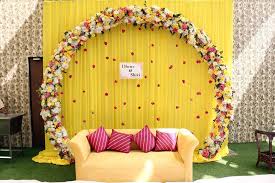 Pin By Pooja Rudani On Collection In 2020 With Images Mehendi Decor Ideas Marriage Decoration Wedding Entrance Decor