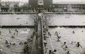 delft zwembad aan het verlaat met gescheiden baden voor jongens en meisjes 1966 delft holland stad