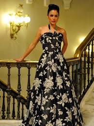 Sira Quiroga Glamour En Fin De Ano En El Tiempo Entre Costuras Moda En Serie Moda Fashion Tv Tiempo Entre Costuras