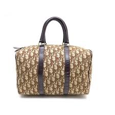 Sac A Main Christian Dior Boston Bowling 30 Cm La collection de sacs féminins de la maison dior traduit l'élégance et le style indémodable de la marque que l'on retrouve dans chaque. sac a main christian dior boston bowling 30 cm