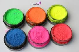 Gel de manicura femenina e híbrido que incluye formas como almendras, cuadrados, uñas redondeadas con esmalte de uñas liso, manicura francesa, zig zags elementos, olas y puntos decorativos y líneas en color. Disenos De Unas Faciles Con Pigmentos Coralsanails