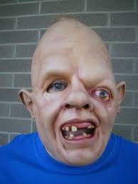 Every sound uttered by lotney 'sloth' fratelli in the goonies. Pin En Cool
