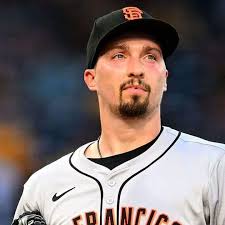 Why do Giants fans still support the team?