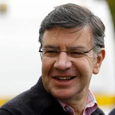 Todos se preocupan de longueira. La Encrucijada Electoral De Lavin America 2 1