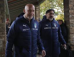 La gioia dei gemelli del gol al gol di chiesa che lancia l'italia contro l'austria. Gianluca Vialli Back At Work With Twin Mancini