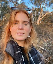 Hej! My name is Amelie, I´m 24 years old and looking for a **room in a  shared household** from **January till end of June 2025 (Spring  Semester)**. I started studying a Master's