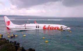 Atas musibah ini, menhub telah bertemu langsung dengan keluarga penumpang pesawat lion air jt610 di lokasi crisis center bandara soekarno hatta. Sejarah Hari Ini 6 Tahun Lalu Pesawat Lion Air Jt 904 Jatuh Di Laut Bali Begini Faktanya Tribunnews Com Mobile