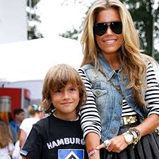 Im juni 2017 wurde die liebe von rafael van der vaart und estavana polman durch die geburt ihrer tochter gekrönt. Let S Dance Star Sylvie Meis Und Sohn Damian Emotionaler Abschied In Danemark Stars