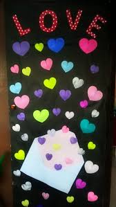 Desde febrero de este año contamos en nuestra nueva casa candelle con un exclusivo salón y jardín de té, donde podrás también degustar nuestros productos salados , tales como sándwiches, pizzas, empanadas, quiches, jugos naturales, amplia gama de té y café, junto a una también extensa variedad de helados. Puerta Decorada Del Mes De Febrero Manualidades De San Valentin Para Ninos Decoracion 14 De Febrero Puertas Decoradas