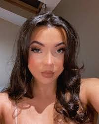 Amanda Mcelhinney's Instagram, Twitter & Facebook