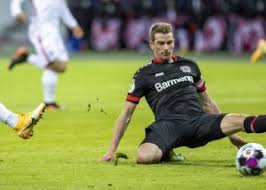 Hace poco más de 24 horas que sergio ramos se despedía del real madrid. Abstiegskampf Diese Spieler Stehen Am 34 Spieltag Im Fokus