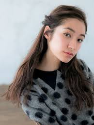 前髪なしロングヘアのカタログ アレンジ集 動画あり 黒髪ストレートやゆるふわパーマなど 女っぷりを上げる髪型15選 美的 com ヘアスタイリング ロングヘア ロング 前髪なし