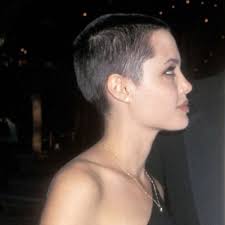 Angelina fu pronta a partire. 3 Beautiful Angelina Very Short Hair Angelina Jolie Short Hair Shaved Hair