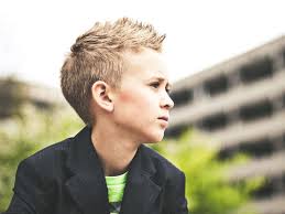 Frisuren teenager jungs frais frisuren für jungs mittellang trendy frisuren für jungs 2018 2019 beste foto der haarschnitt es sich auf und ab bewegender londoner friseur vidal sassoon begann anfang der 60er jahre mit. Jungen Und Schule Eine Brisante Beziehung Urlaub Fur Vater Sohn By Manners