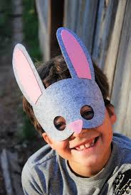 Aumenta il divertimento pasquale con le maschere da coniglio! Perfetto come  riempitivo per cestini e bomboniera per le feste